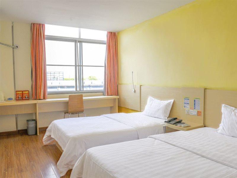 7Days Inn Guangzhou South Railway Station Nan Pu Metro Station المظهر الخارجي الصورة