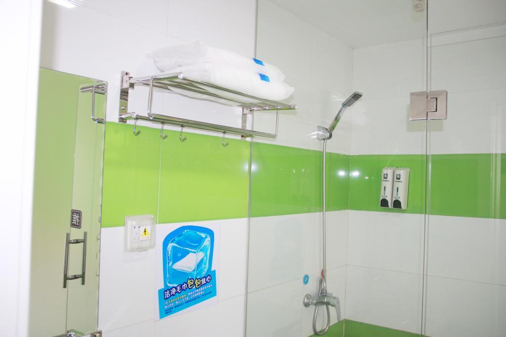 7Days Inn Guangzhou South Railway Station Nan Pu Metro Station المظهر الخارجي الصورة