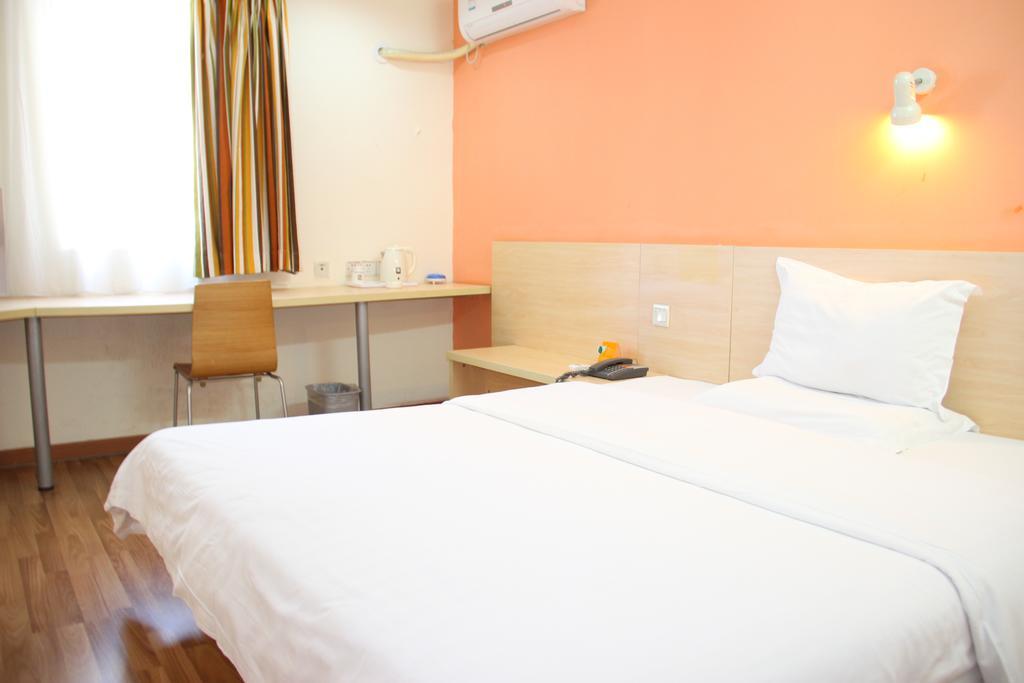 7Days Inn Guangzhou South Railway Station Nan Pu Metro Station المظهر الخارجي الصورة