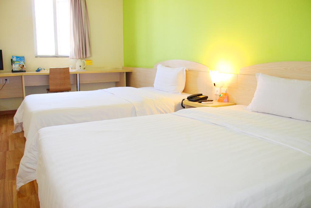 7Days Inn Guangzhou South Railway Station Nan Pu Metro Station المظهر الخارجي الصورة