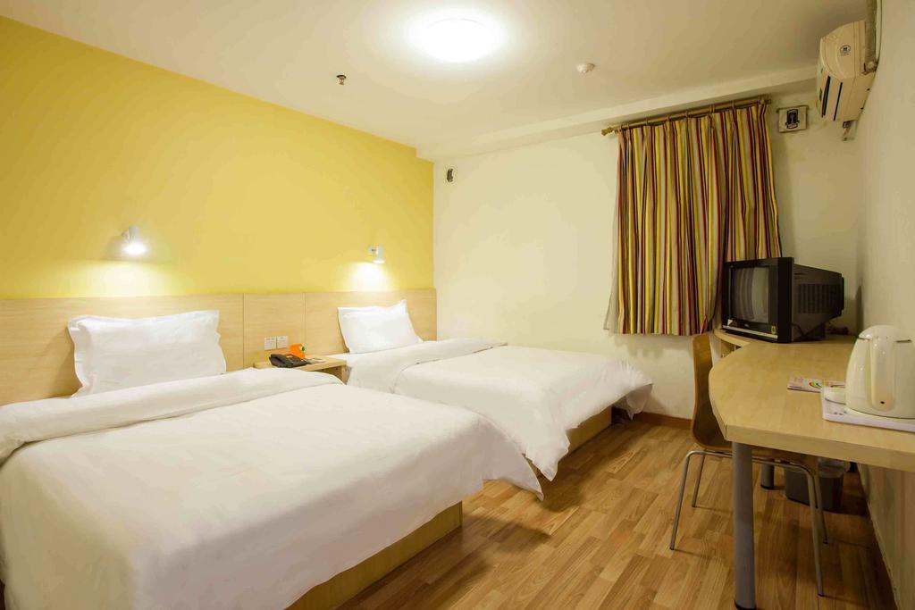 7Days Inn Guangzhou South Railway Station Nan Pu Metro Station الغرفة الصورة