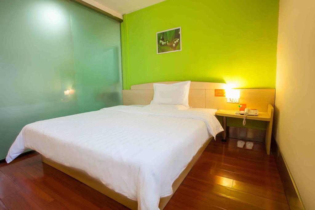 7Days Inn Guangzhou South Railway Station Nan Pu Metro Station الغرفة الصورة