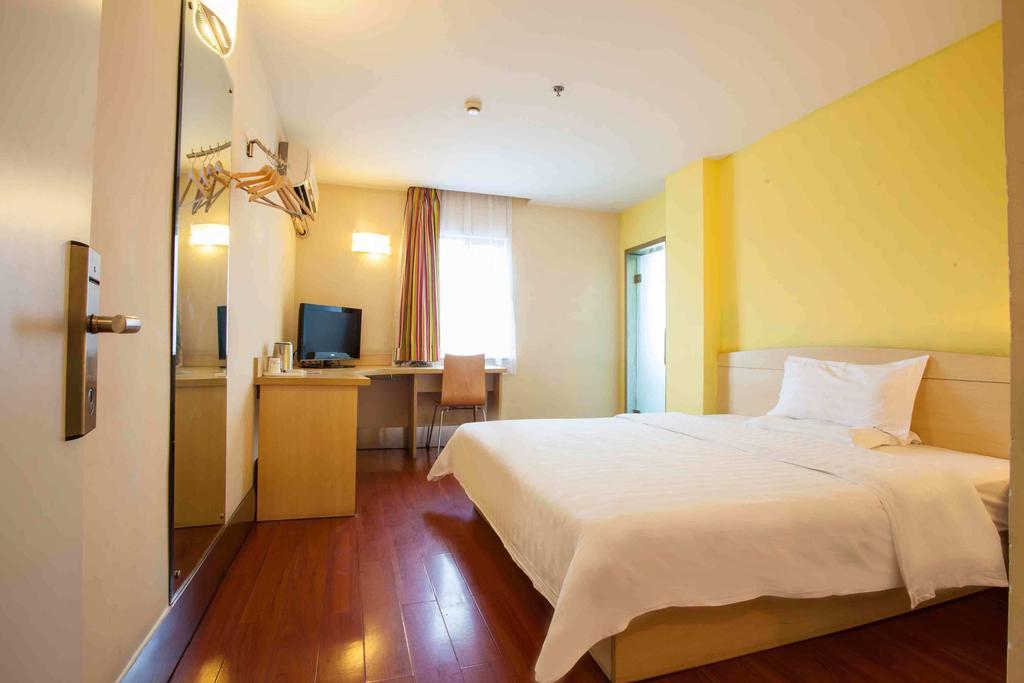 7Days Inn Guangzhou South Railway Station Nan Pu Metro Station الغرفة الصورة