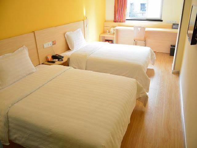 7Days Inn Guangzhou South Railway Station Nan Pu Metro Station المظهر الخارجي الصورة